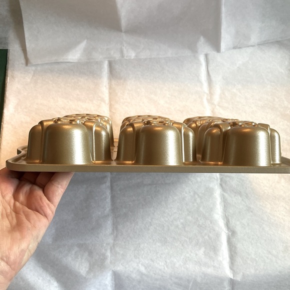 Nordic Ware Gingerbread Kids Cakelet Pan - Picture 9 of 11